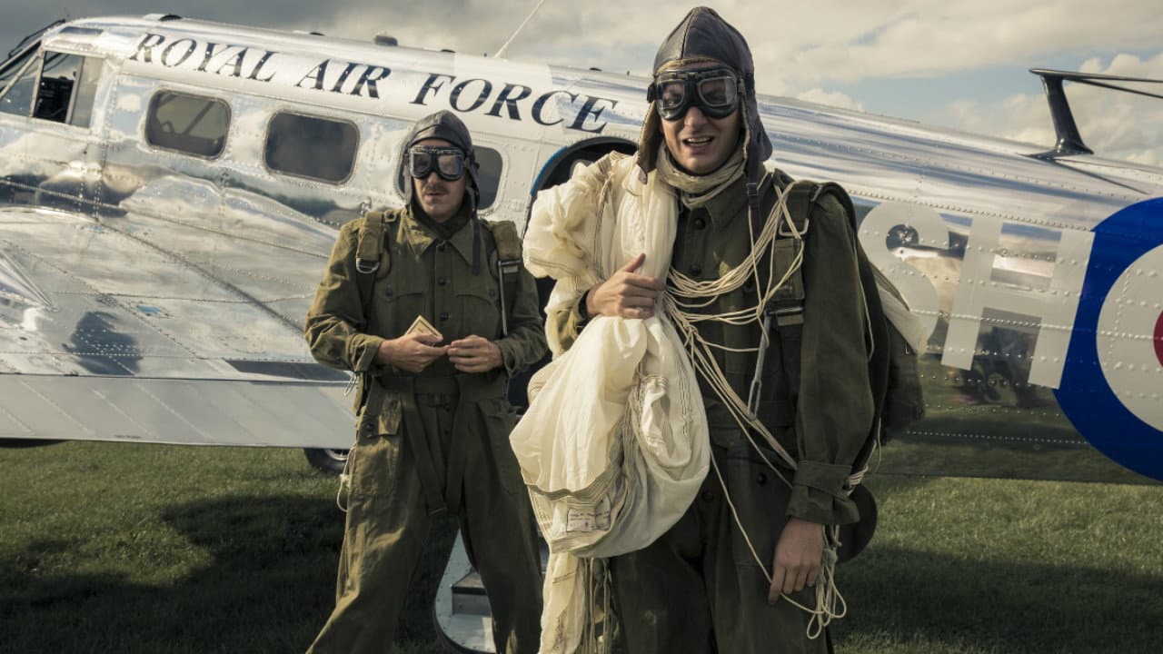 Max & Leon still 3