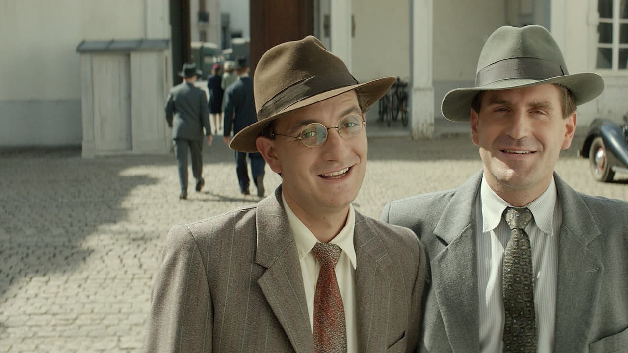 Max & Leon still 2