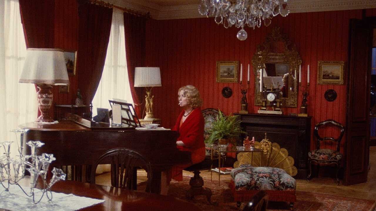 A Room in Town still 7