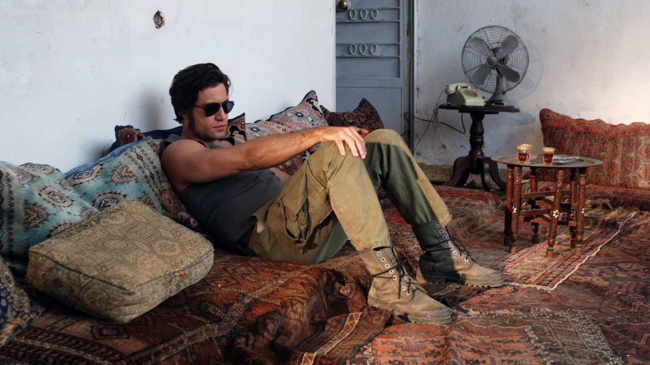 Carlos still 3