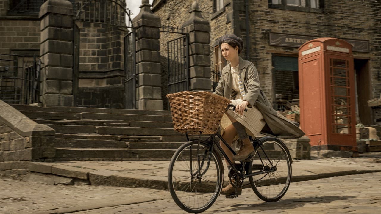 The Railway Children Return still 5