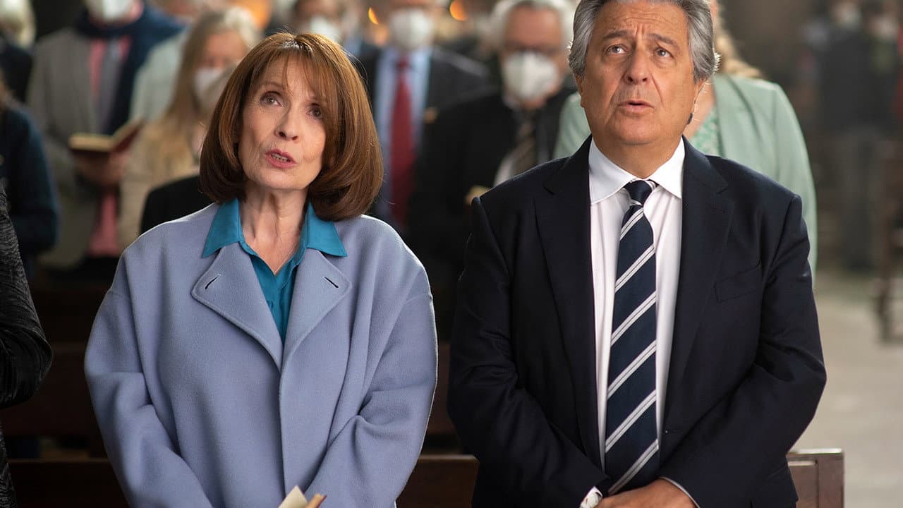 Serial (Bad) Weddings 3 still 5