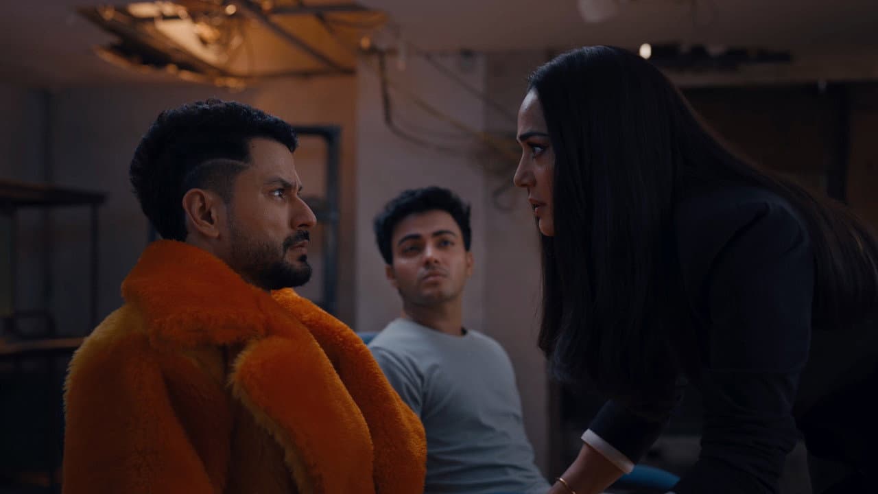 Vibe Review: Kunal Kemmu's Chaotic Bollywood Ride still 4