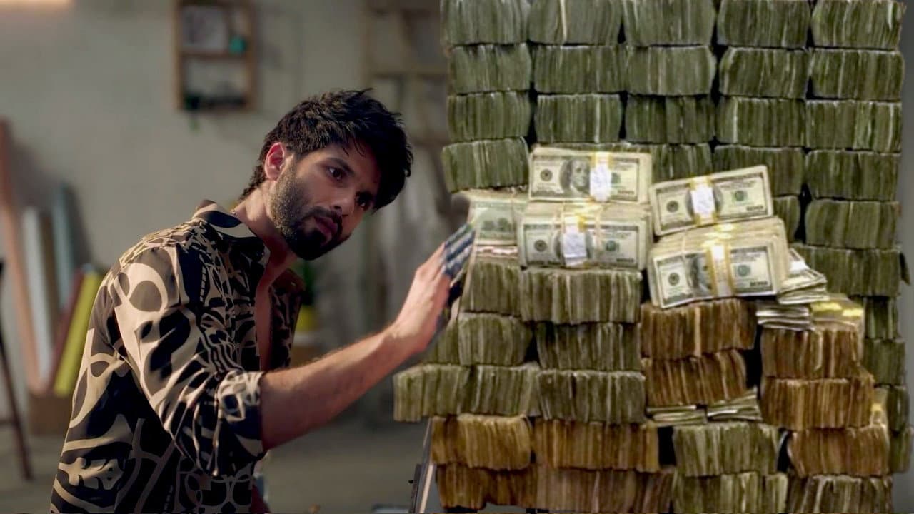 Farzi still 4