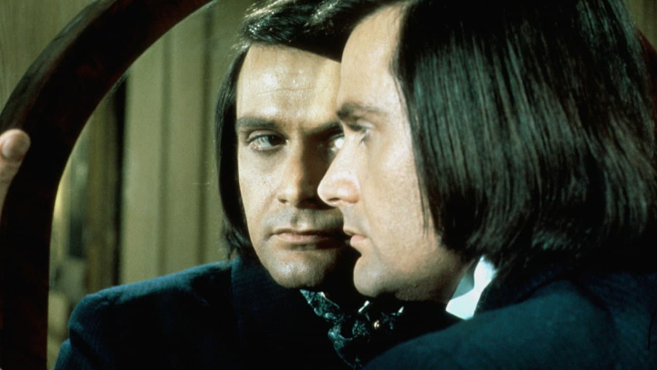 Dr. Jekyll & Sister Hyde still 7