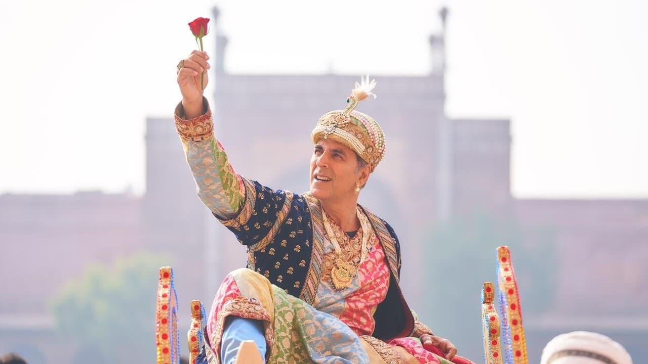Atrangi Re still 6