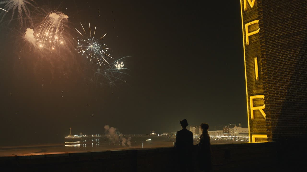 Empire of Light still 3