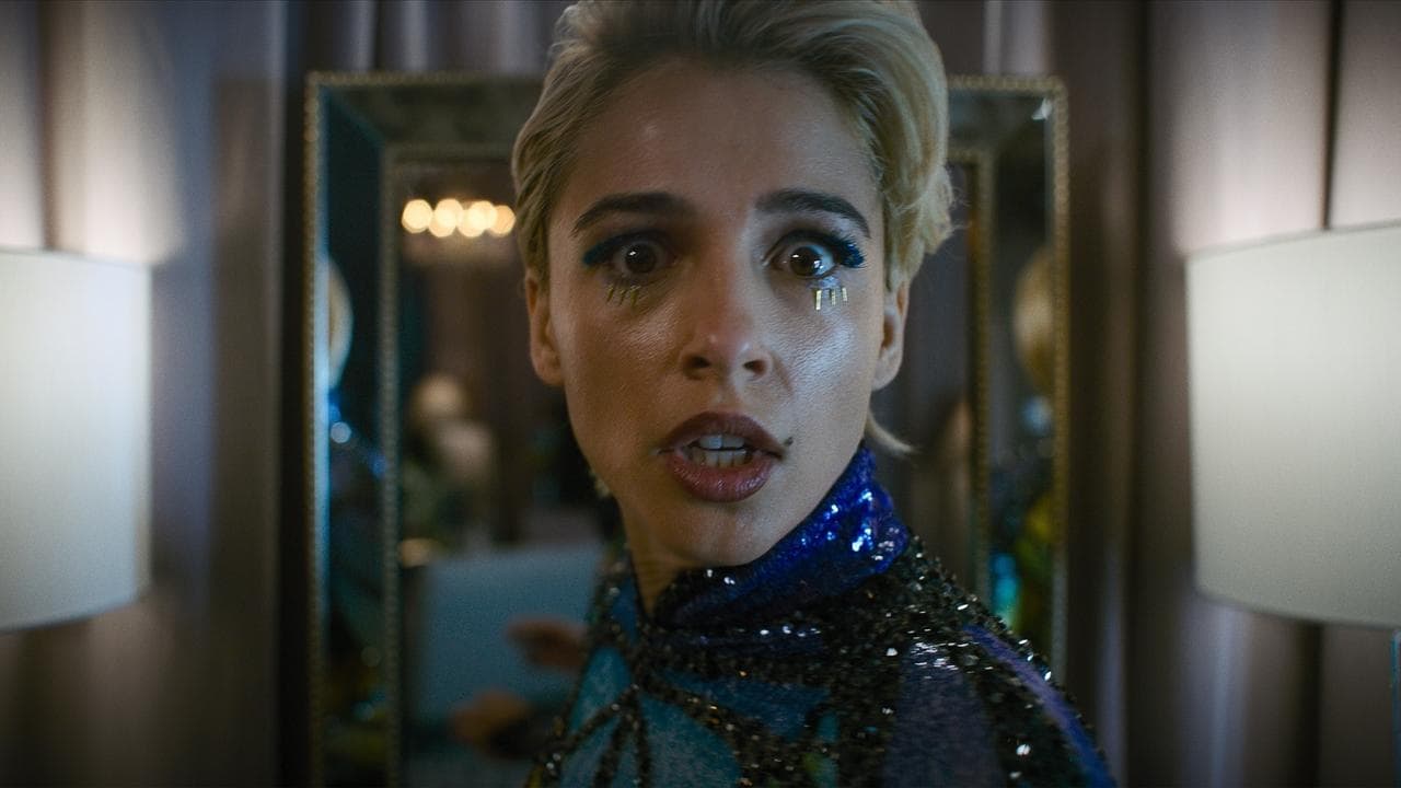Smile 2 still 3