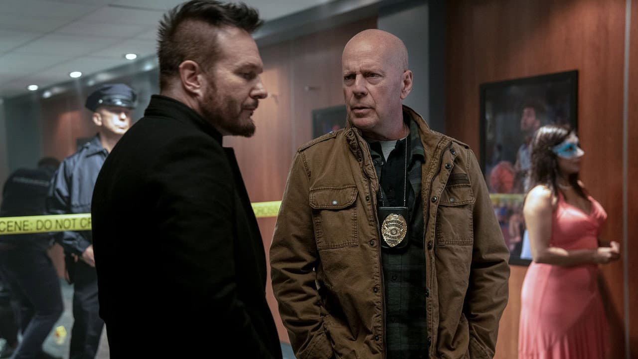 Detective Knight: Rogue still 4