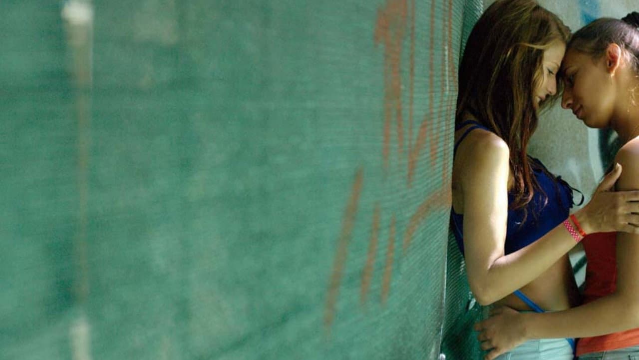 Carmen & Lola still 3