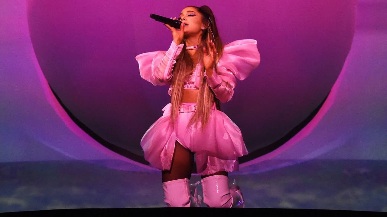 ariana grande: excuse me, i love you still 3