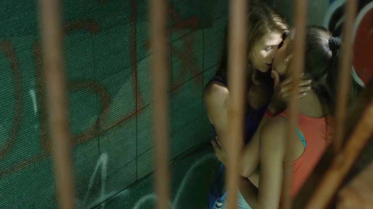 Carmen & Lola still 2